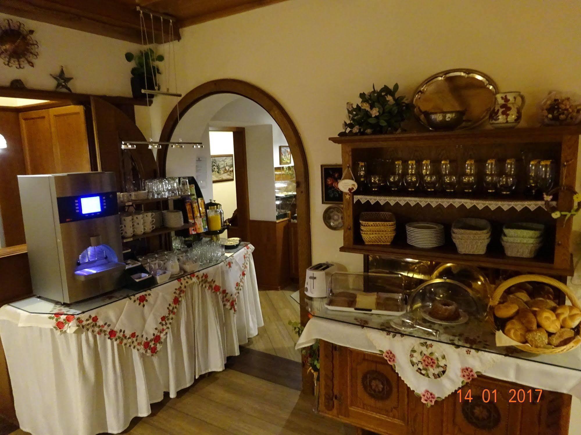 Hotel-Garni Schernthaner Sankt Gilgen Luaran gambar