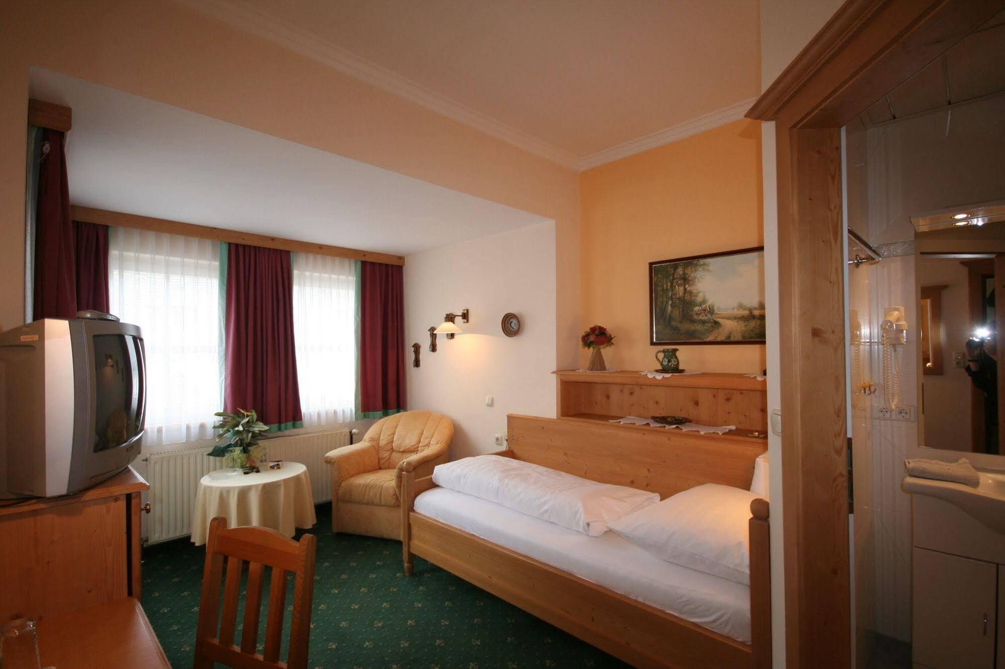 Hotel-Garni Schernthaner Sankt Gilgen Luaran gambar